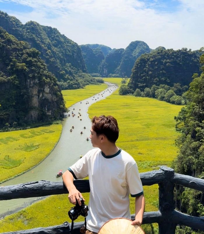 Tam Cốc đẹp như tranh khi vào mùa lúa chín