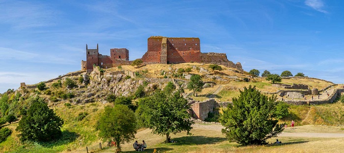 Lâu đài Hammershus là điểm tham quan nổi bật ở đảo Bornholm Đan Mạch