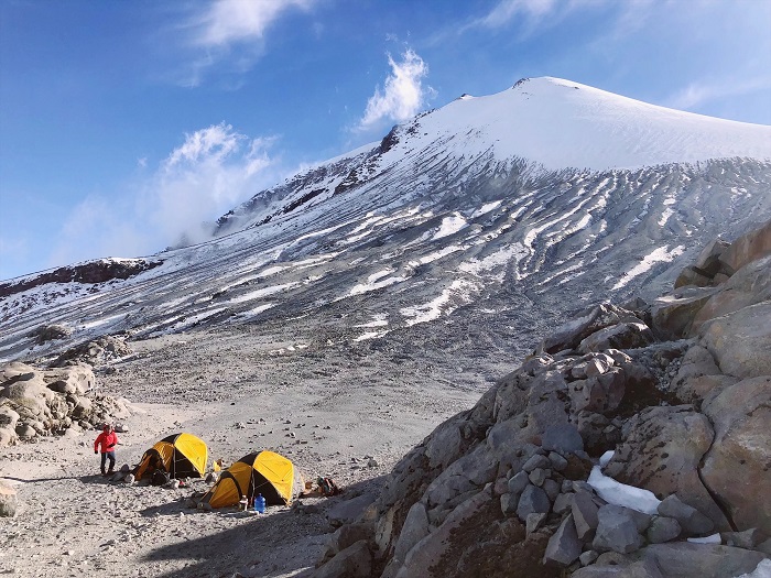 Cắm trại giữa khung cảnh núi cao là hoạt động thú vị ở núi Pico de Orizaba Mexico 