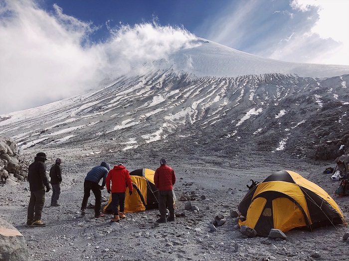 Cắm trại giữa khung cảnh núi cao là hoạt động thú vị ở núi Pico de Orizaba Mexico 