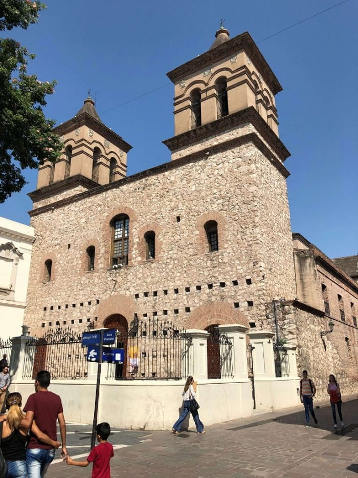 Khu nhà Dòng Tên là điểm tham quan nổi tiếng ở thành phố Cordoba Argentina