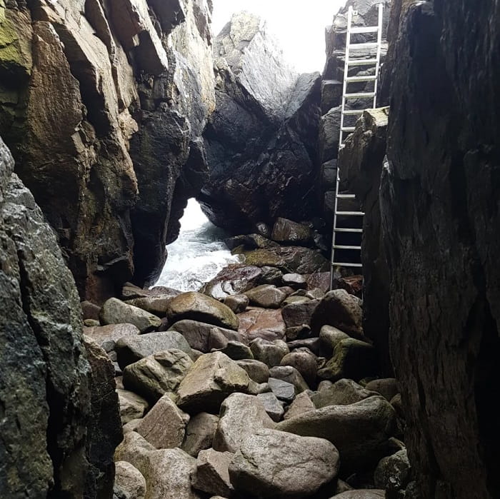 Hang Đen là điểm tham quan nổi bật ở đảo Bornholm Đan Mạch