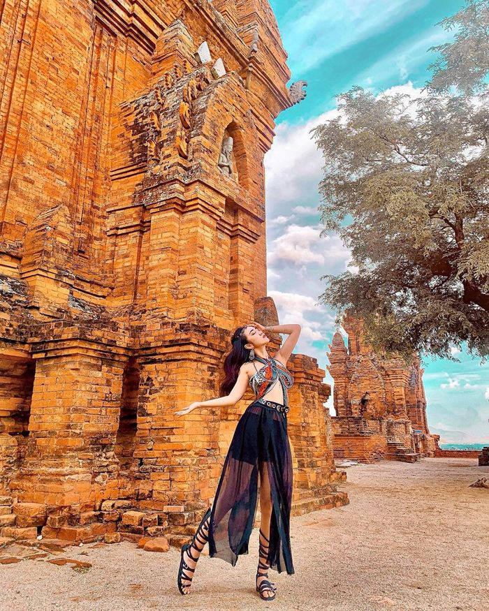 Du lịch chữa lành nên đi đâu? Ghé thăm tháp Chăm cổ Po Klong Garai - Ảnh: Bazan Travel Du lịch chữa lành nên đi đâu? Ghé thăm tháp Chăm cổ Po Klong Garai - Ảnh: Bazan Travel