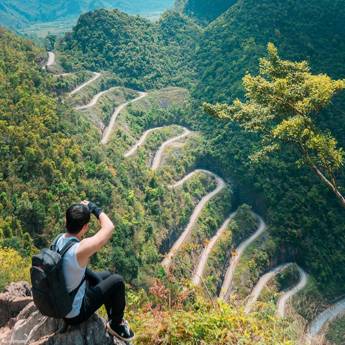 Cực kỳ cá tính nếu bạn set quần jeans và áo thun khi khám phá Hà Giang - Ảnh: Kim Lien Travel