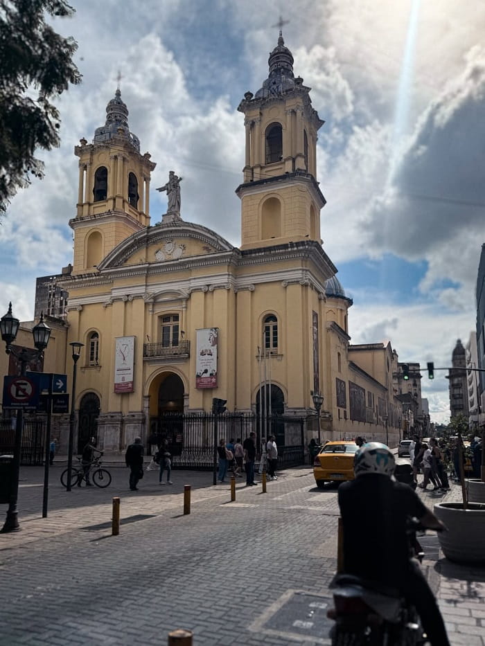 Vương cung thánh đường Đức Mẹ Thương Xót là điểm tham quan nổi tiếng ở thành phố Cordoba Argentina