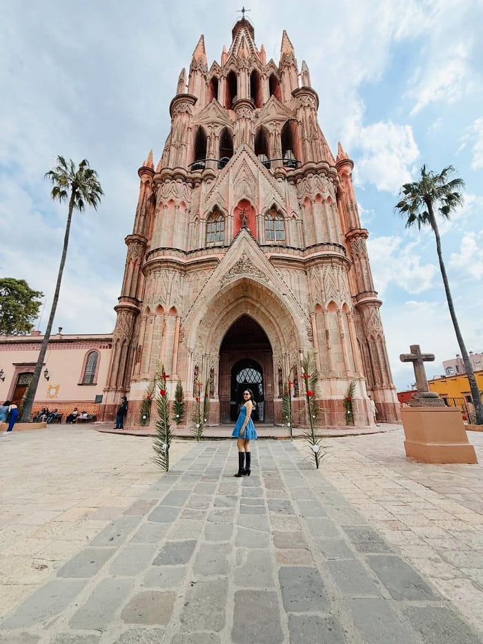 Ghé thăm La Parroquia de San Miguel Arcángel là điều nên làm ở thành phố San Miguel de Allende Mexico 