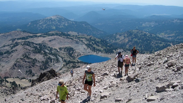 Đường mòn Lassen Peak ở trong công viên Quốc gia núi lửa Lassen