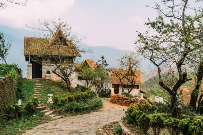 Bản Hang Đá điểm săn mây đẹp tựa chốn tiên cảnh - Ảnh: MIA