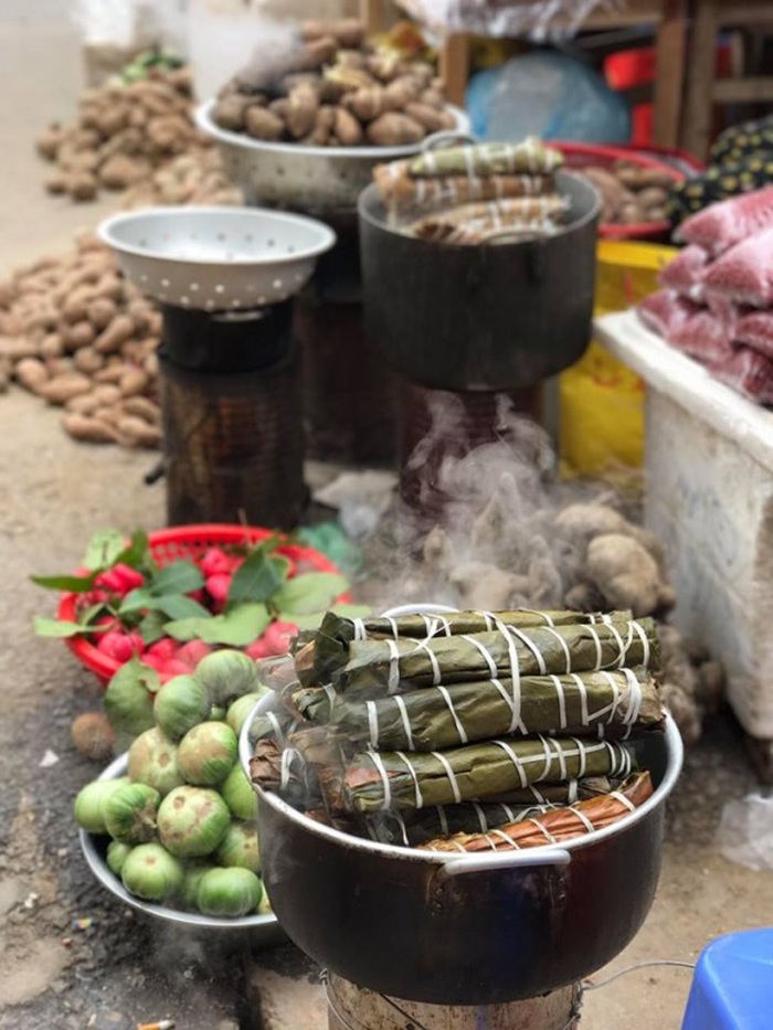 Về làng cổ Đường Lâm thưởng thức bánh tẻ - Ảnh: Báo Lao Động Thủ Đô