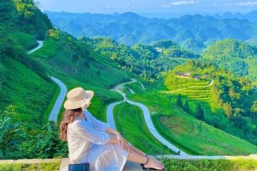 Mặc gì khi đi du lịch Hà Giang để chụp ảnh đẹp? Gợi ý một số outfit lên hình cực "xịn"