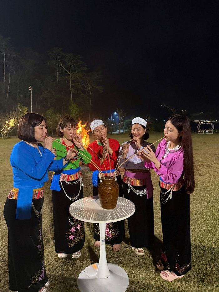 Khu du lịch sinh thái Ngòi Hoa - tìm hiểu văn hoá địa phương
