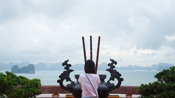 'Silence' in front of the charming water painting at Cai Bau pagoda 