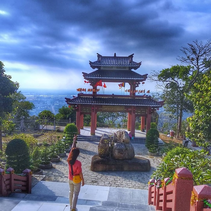 Linh Son Pagoda Buu Thien Tu where 'Linh Quy Phap An heaven gate' is the exact copy