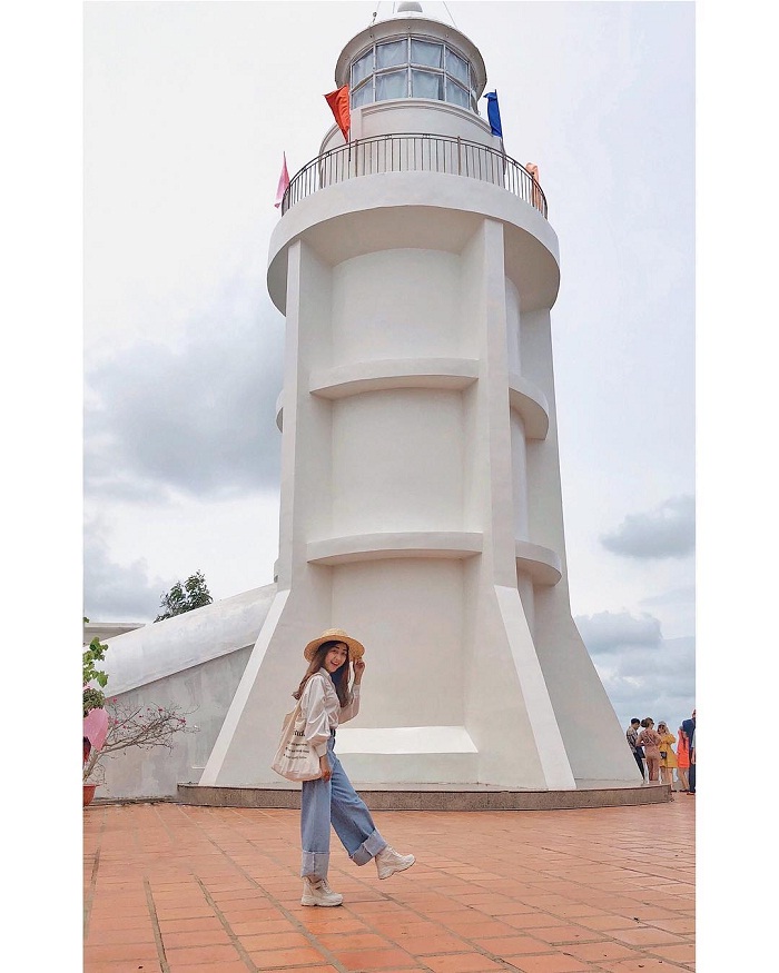 Vung Tau Lighthouse - A tourist destination being 'hunted' by young people 
