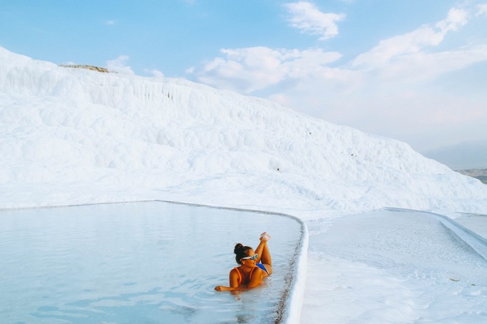 pamukkale bikini - Đến thăm “lâu đài bông” Pamukkale trắng tuyết - tuyệt tác của thiên nhiên Thổ Nhĩ Kỳ
