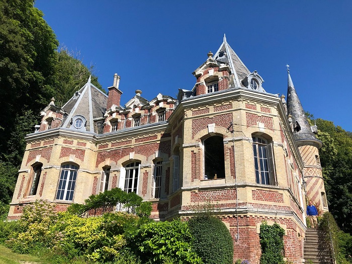 Lâu đài Chateau Des Aygues - Những vách đá Etretat