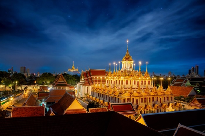 chùa Loha Prasat - khung cảnh chùa về đêm