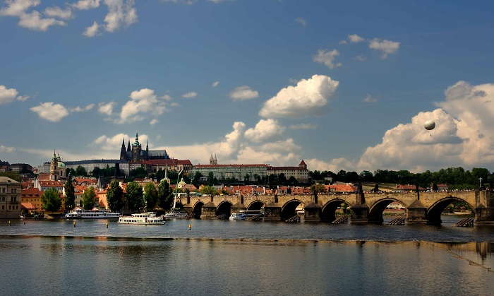 Lâu đài Prague từ ngân hàng Vltava