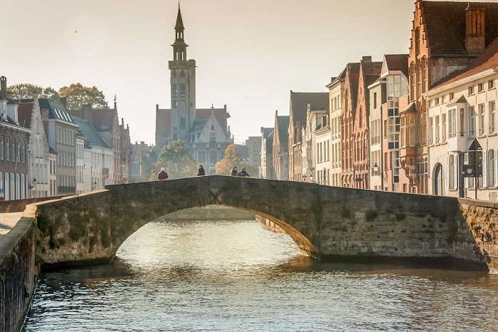 Cầu St. Bonifacius - địa điểm du lịch lãng mạn ở Bruges