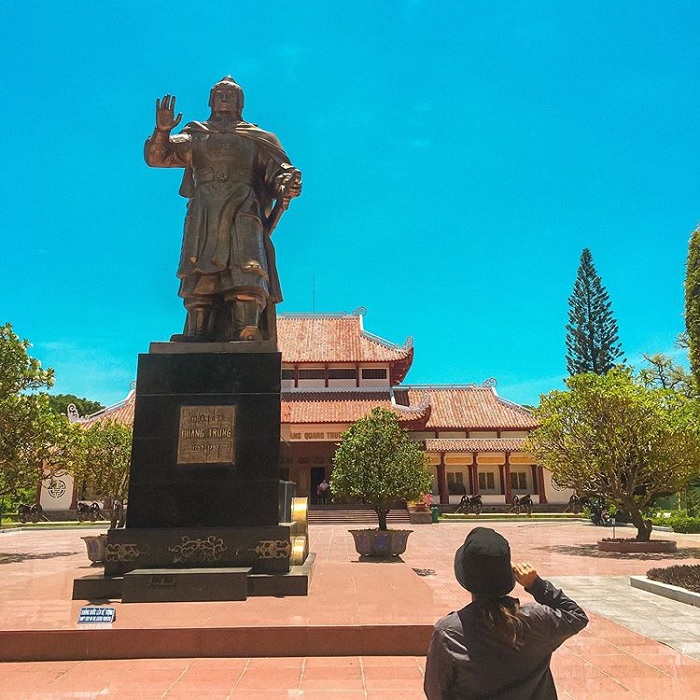 bảo tàng Quang Trung Bình Định - tượng đài Quang Trung