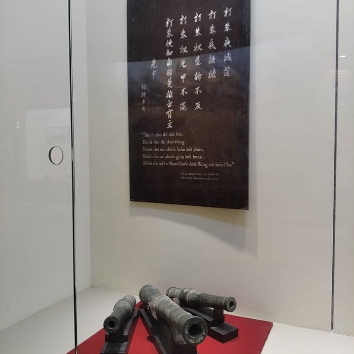 bảo tàng Quang Trung Bình Định - mô hình súng sống