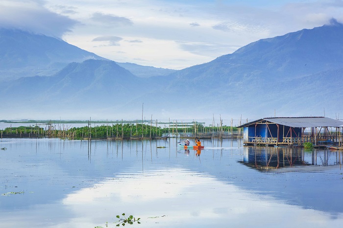 Hồ Telaga Manjer được bao quanh bởi các làng chài truyền thống - vùng trung tâm Java Indonesia
