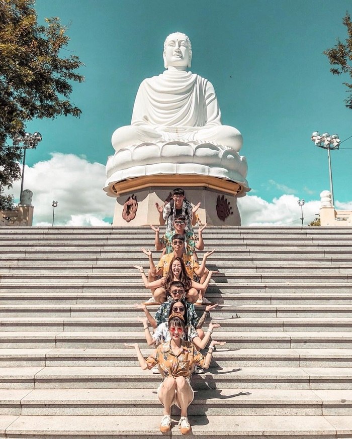 bức tượng lớn ở chùa ở Khánh Hòa