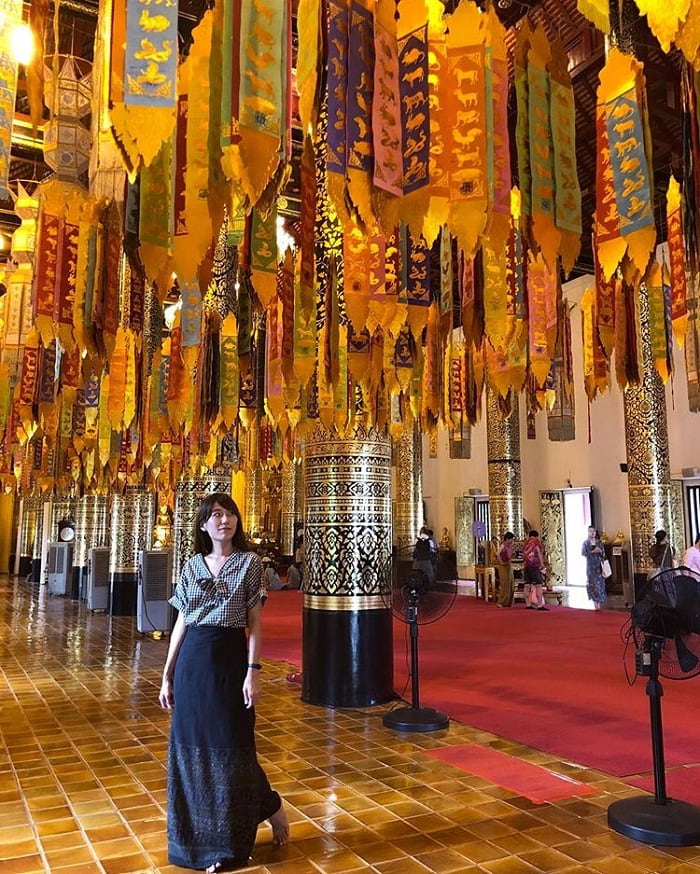 trang phục lịch sự - lưu ý quan trọng khi đến chùa Chedi Luang