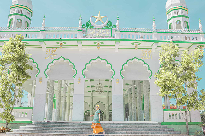 Check in Masjid Jamiul Azhar Mosque - the most beautiful mosque in Vietnam