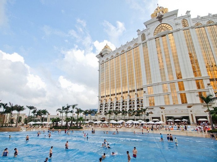 Công viên giải trí ở Hồng Kông - Grand Resort Deck at Galaxy Macau