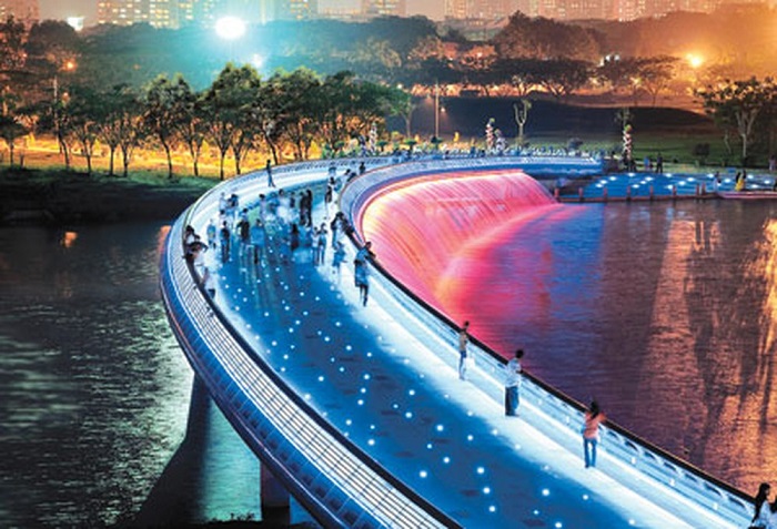ngắm cảnh Cầu Ánh Sao - địa điểm đi chơi trung thu ở Sài Gòn