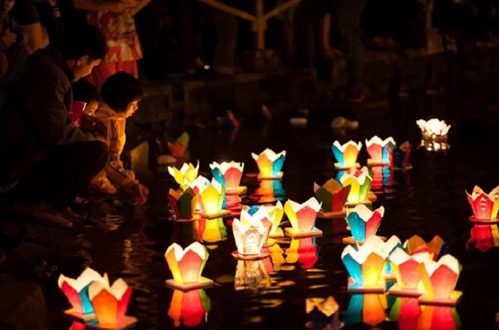 thả đèn hoa đăng Công viên Lê Thị Riêng - địa điểm đi chơi trung thu ở Sài Gòn