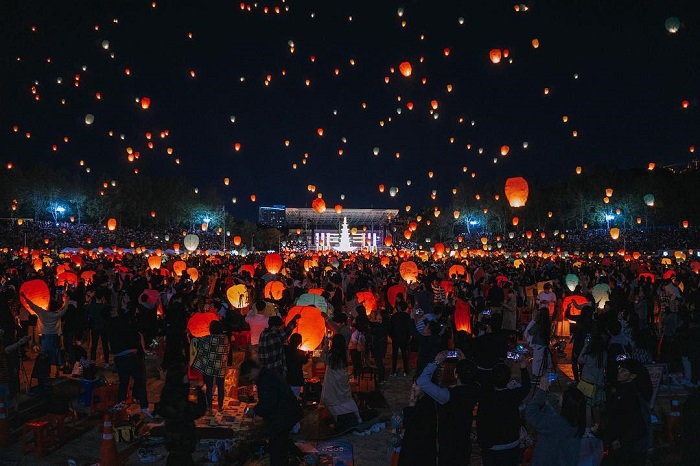 lễ hội đèn lồng công viên Duryu - điểm tham quan nổi tiếng ở Daegu 