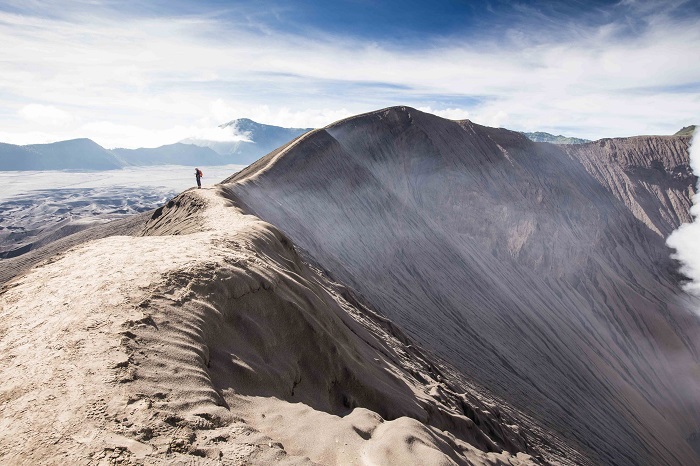 leo lên đỉnh núi lửa Bromo