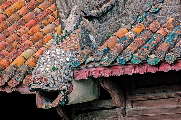 Visit the Tomb of Tu Duc Nguyen Dynasty in Hue - The symbol of dragon fish