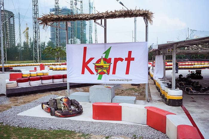 Explore the attractive district 7 amusement parks - Kart 1 racetrack