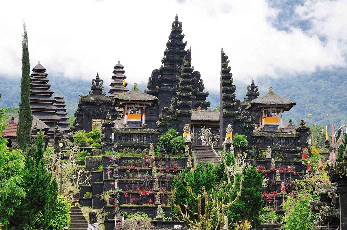 khám phá thiên nhiên hoang dã ở Bali - Đền Pura Besakih, núi Agung