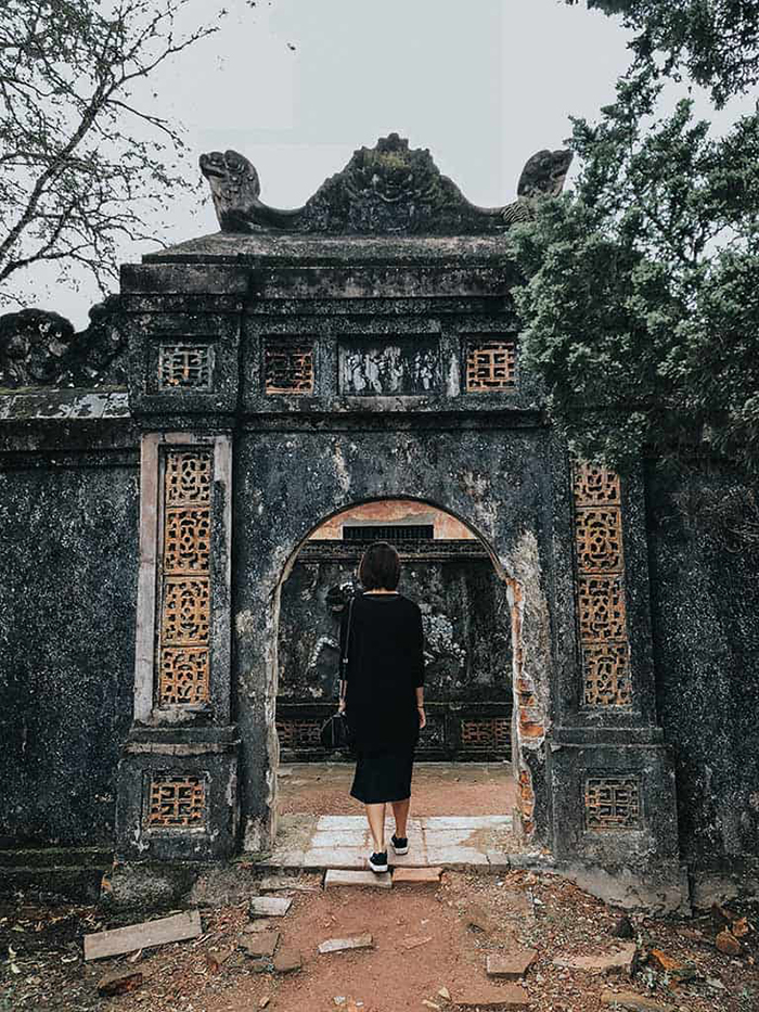 Visit the Tomb of Tu Duc Nguyen Dynasty in Hue - A quiet scene