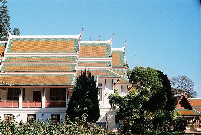 tòa nhà chính - công trình ấn tượng của cung điện mùa hè Phu Ping