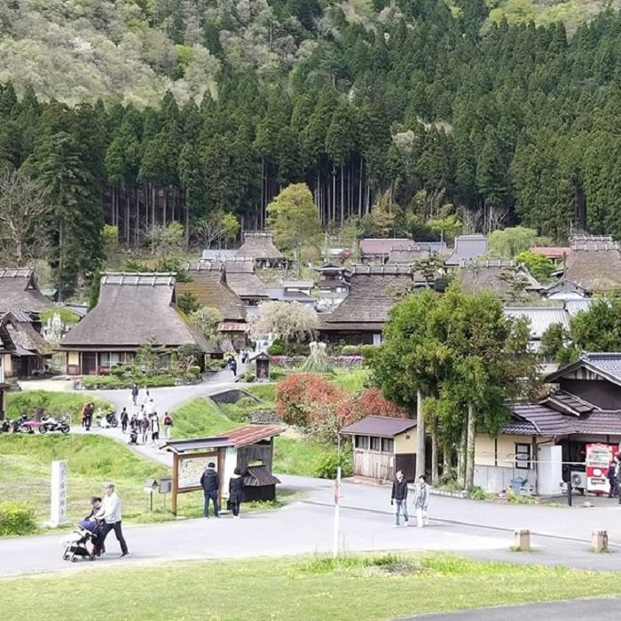 dạo quanh ngắm cảnh - làng Miyama Kayabuki