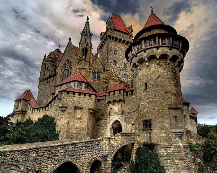 lâu đài đẹp nhất nước Áo - lâu đài  Kreuzenstein