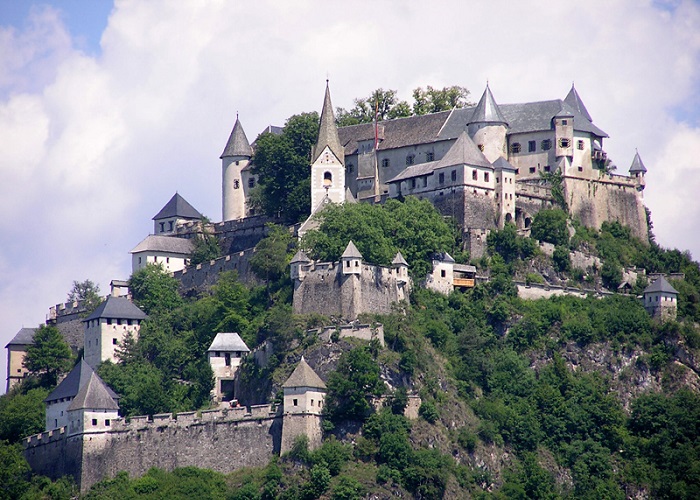 lâu đài đẹp nhất nước Áo - lâu đài hochosterwitz