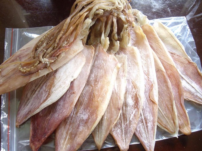 Shopping in Ha Long - dried squid specialty