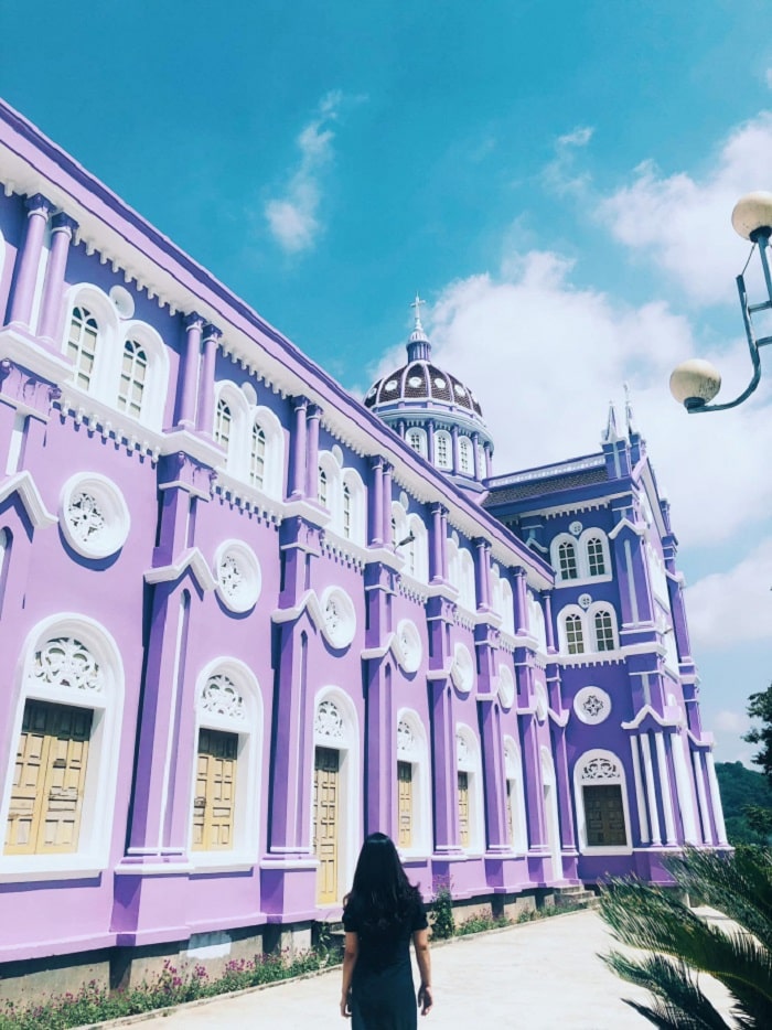 nhà thờ màu tím ở Nghệ An - kiến trúc