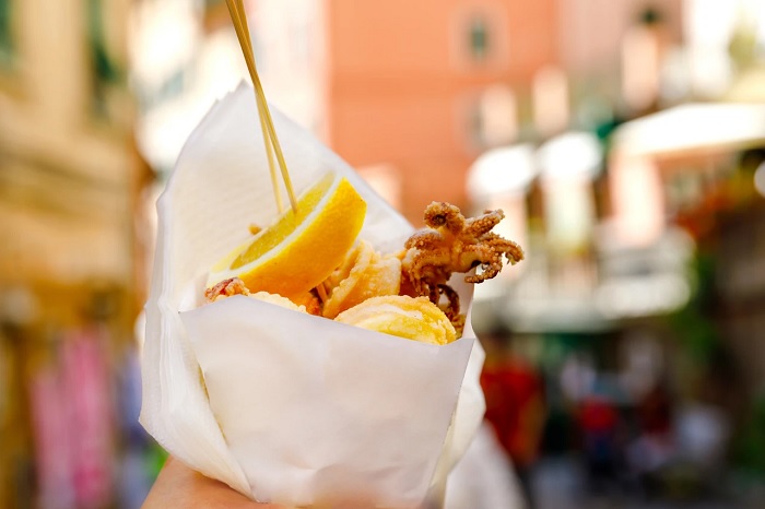 Cá chiên - một món ăn nhẹ đường phố phổ biến ở Liguria - những điều thú vị ở Genoa