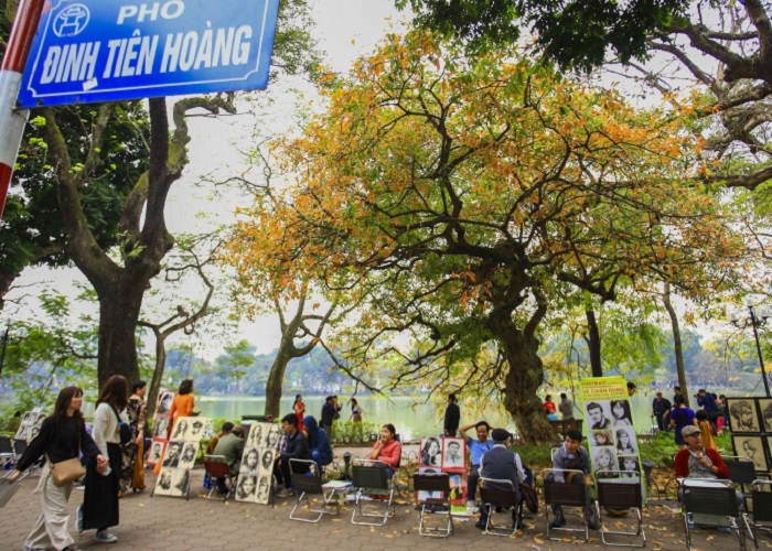The most beautiful autumn streets in Hanoi - Dinh Tien Hoang street