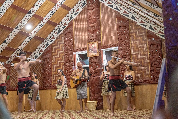 Marae - đây là một không gian họp mặt chung của người Maori - văn hóa Maori ở New Zealand