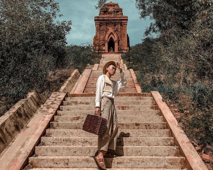 Tháp Chăm nổi tiếng ở Việt Nam - tháp Bánh Ít