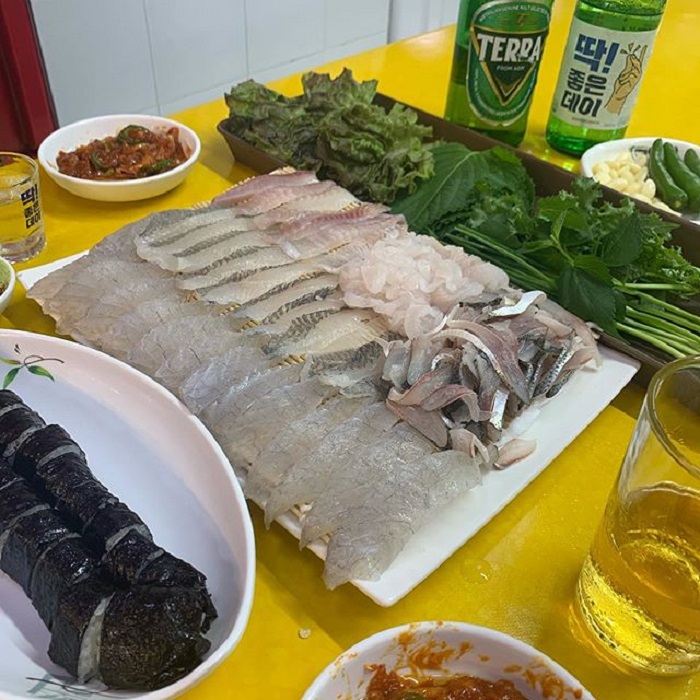 thưởng thức đồ ăn ở chợ cá Jagalchi - trải nghiệm ở Busan