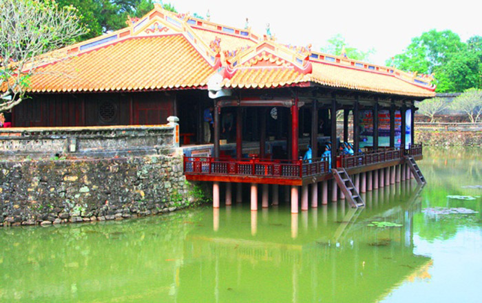 Viếng lăng Tự Đức triều Nguyễn ở Huế - Xung Khiêm Tạ